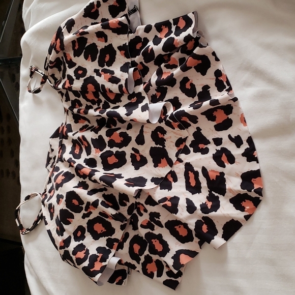 Leopard Print Tankini Top with Black Ruched Bottom Size L - Picture 3 of 11